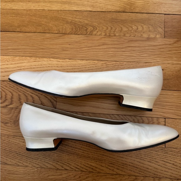 Ferragamo Women White Pumps size 9.5 - Picture 10 of 12